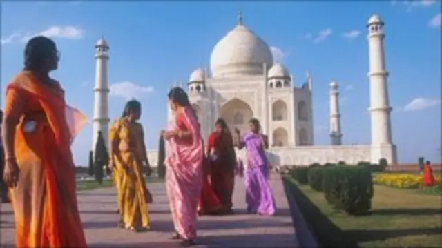 مدافعان حقوق زنآن می گویند که در هند هنوز تبعیض علیه زنان بسیار است