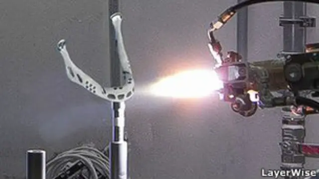 Se usó rayo láser para derretir capas de la pieza y así hacerla más resistente.