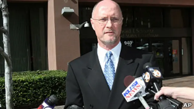 Jeffrey Kerr,consejero legal de PETA