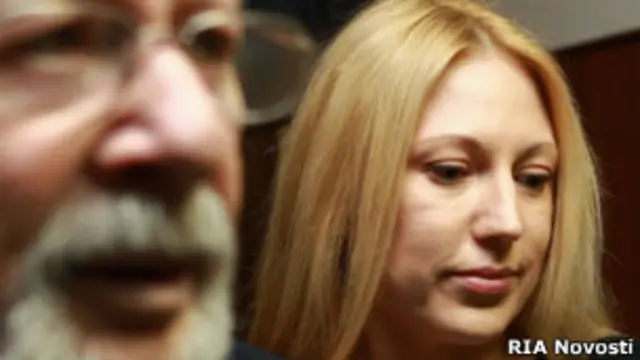 Президент компании "Алтын" Антонина Бабосюк с адвокатом Генрихом Падвой в суде