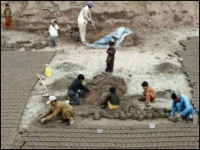 کارګر ماشومان