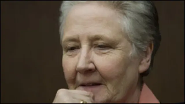 Tháng 2/2012, bà Marie Collins, người bị giáo sỹ lạm dụng hồi nhỏ ở Ireland, đã yêu cầu Giáo hoàng xin các nạn nhân tha lỗi