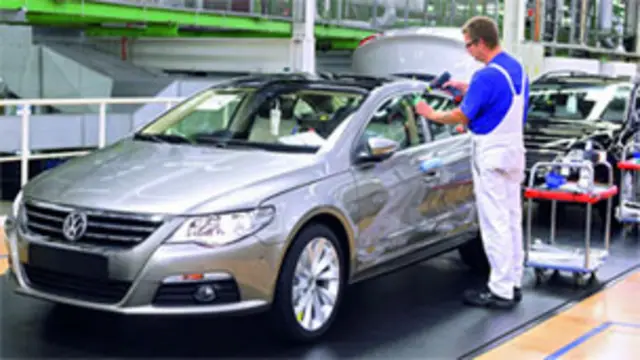 مصنع سيارات فولكس فاجن في المانيا