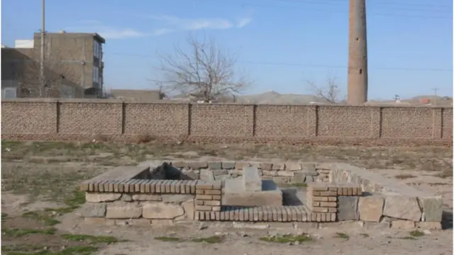 Афғонистоннинг Ҳирот шаҳридаги улуғ шоир ва мутафаккир Алишер Навоий қабри йилларки ташландиқ ҳолда ётибди. 