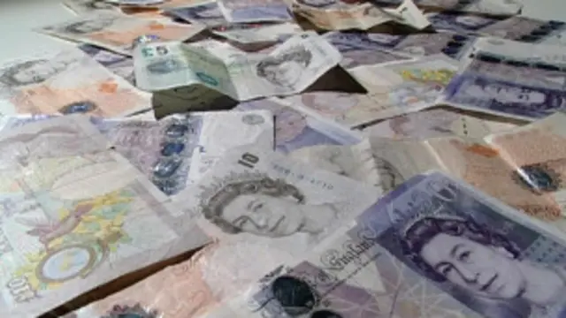 各种面值的英镑纸币