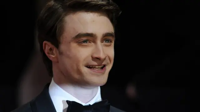 在系列片《哈利伯特》中扮演男主角的英國演員（Daniel Radcliffe）丹尼爾·雷德克里夫出席頒獎典禮。