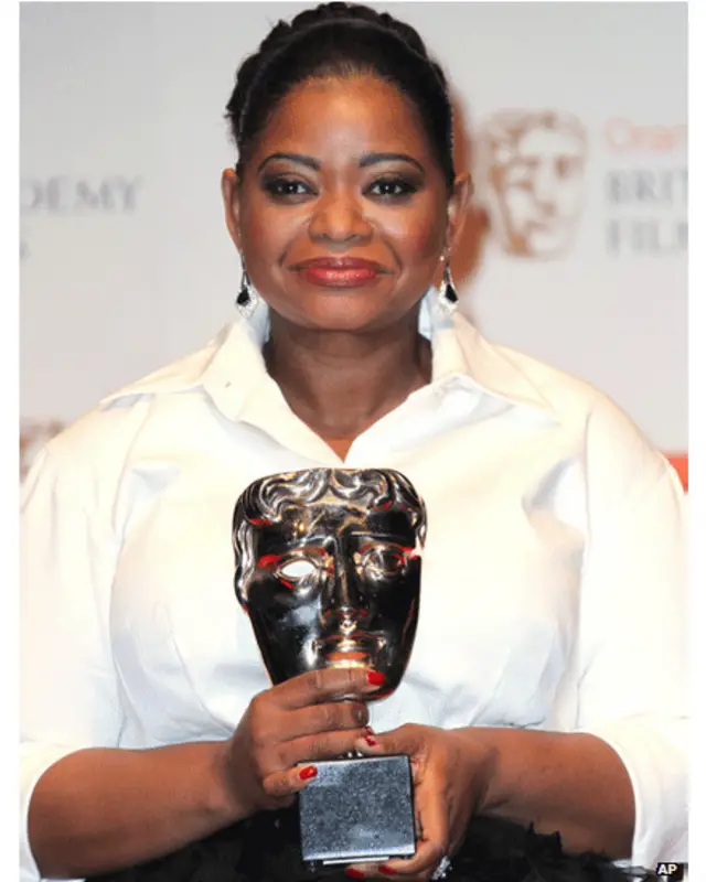 在電影《相助》中扮演黑人女佣人的美國女演員奧克塔維亞·斯賓塞（Octavia Spencer）贏得最佳女配角獎。