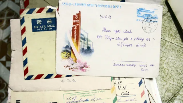 Ông Phạm Ngọc Cảnh học xong về Việt Nam năm 1973. Trong ba thập niên sau đó, hai ông bà liên lạc chủ yếu chỉ qua thư từ một cách bí mật. Việc quan hệ với người nước ngoài hoàn toàn bị cấm ngặt ở Bắc Triều Tiên.