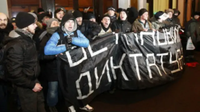 معترضان می گویند در انتخابات پارلمانی ۲۰۱۱ تقلب شده است