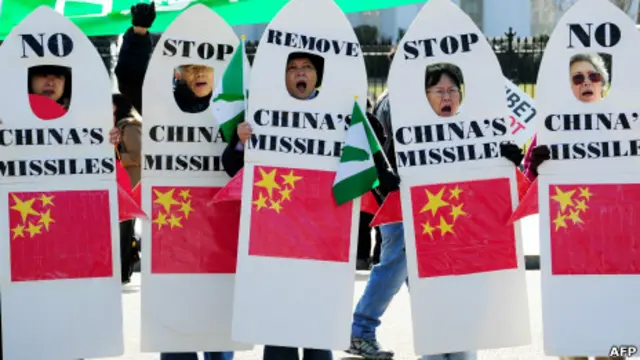 Biểu tình phản đối Phó Chủ tịch Trung Quốc và các dàn tên lửa từ Hoa Lục nhắm vào Đài Loan