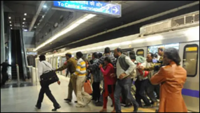 اب دہلی کے میٹرو نظام پر خواتین کے لیے مخصوص ڈبے ہیں مگر بہت سے لوگ یہ سمجھتے ہیں کہ یہ مسئلے کا حل نہیں ہے