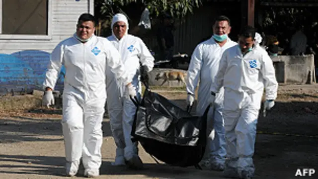 درجنوں قیدی اپنی کوٹھڑیوں میں پائے گئے اور ان لاشیں ناقابلِ شناخت ہو چکی تھیں