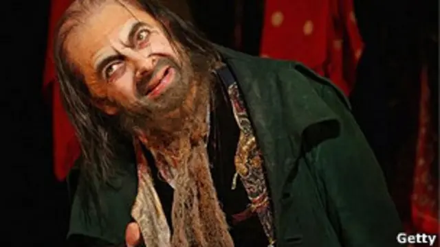 در سال ۲۰۰۹، روان آتکینسن که به بازی در نقش مستر بین شهرت دارد، در نقش فاگین در لندن به روی صحنه تئاتر رفت