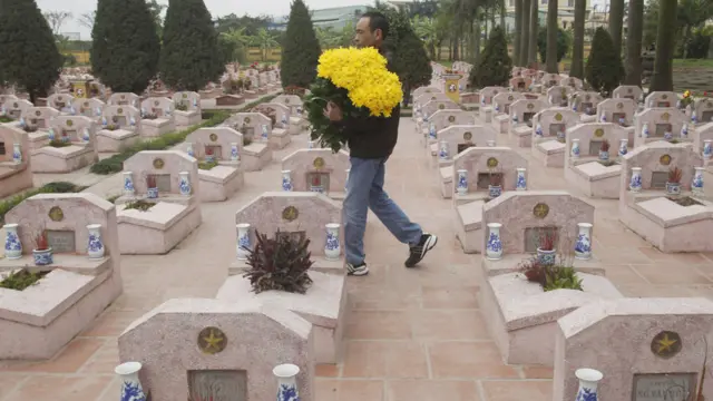 Chính phủ Trung Quốc và Việt Nam dường như đều tránh nhắc đến sự kiện, để “bình thường hoá” quan hệ vốn nhiều sóng gió.