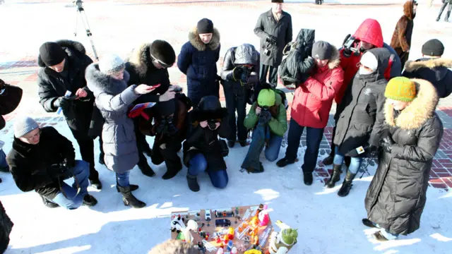 Томское отделения движения "Солидарность" провело кукольный митинг "За честные выборы" (фотографии Мелани Бачиной)