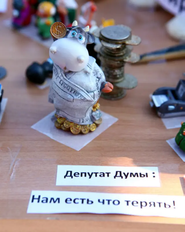 Ранее в проведении аналогичной акции жителям Барнаула отказала администрация города, обосновав свое решение тем, что игрушки не являются гражданами России, а следовательно, не могут являться участниками акции протеста