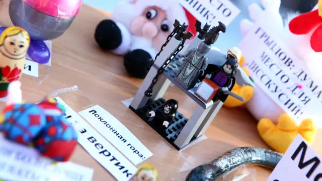 Хотя незадолго до этого прокуратура Барнаула признала "нано-митинги" акциями протеста и постановила, что они должны проходить установленную законом процедуру согласования