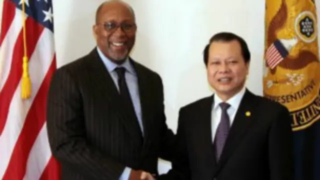 Phó thủ tướng Vũ Văn Ninh g̣ặp đại diện thương mại Mỹ Ron Kirk