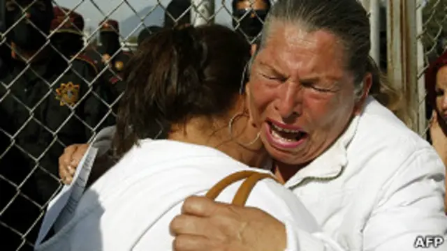 Los familiares de los presos están desesperados