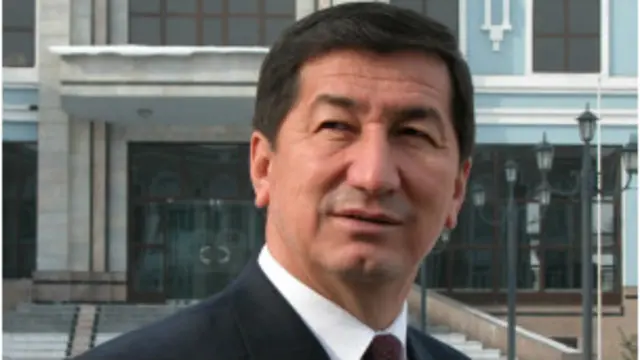 Rasm olchagich bilan azo Qizil qalpoqcha porno rasmlari