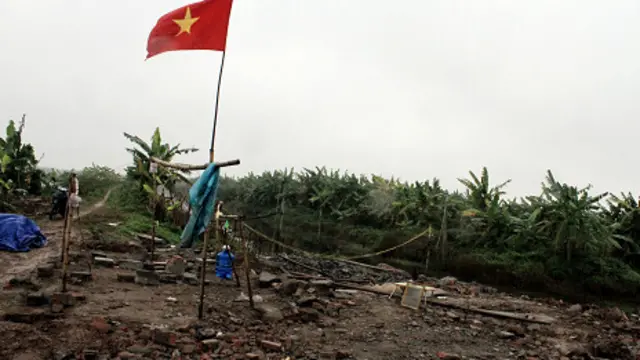 Cờ bay trên khu đất từng là nơi trú ngụ của gia đình ông Đoàn Văn Vươn