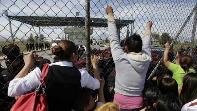 Familiares de presos