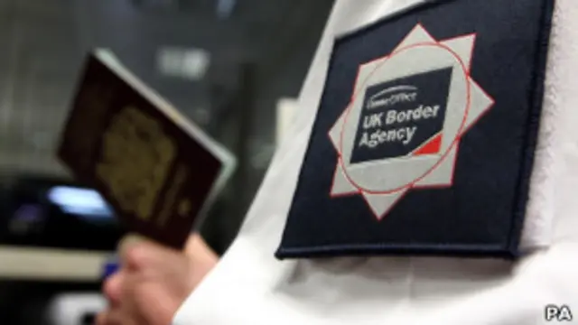 英国边境署官员