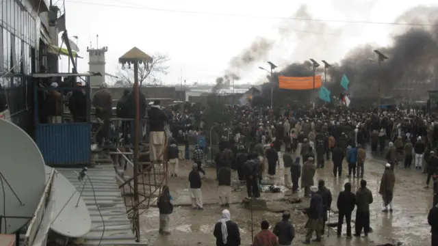 لاریون کوونکو د ناټو ځواکونو ضد شعارونه ورکول. 