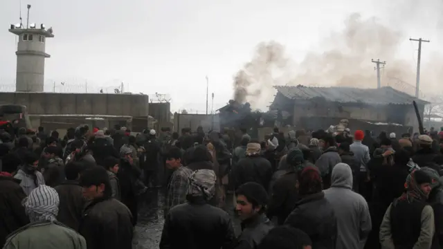 د ایساف عمومي قومندان له افغان ولس څخه ددې پېښې بښنه غوښتې ده. 