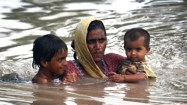 د سيلاوونو له امله په چارسده کې سړکونه د ټرافيکو پر مخ تړلي دي