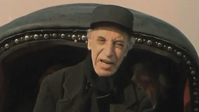 هوشنگ حریرچیان در نمایی از فیلم یک بوس کوچولو ساخته بهمن فرمان آرا