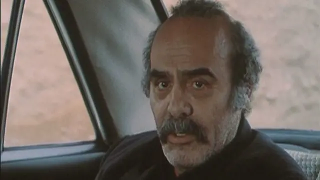 جمشید هاشم پور در نمایی از فیلم یک بوس کوچولو ساخته بهمن فرمان آرا