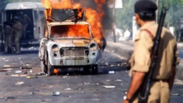 இந்தக் கலவரத்தை அடக்க காவல்துறை முயலவில்லை என்ற குற்றச்சாட்டும் உள்ளது