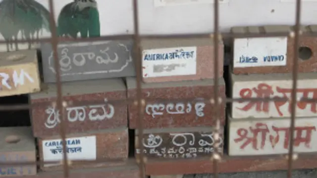 अयोध्या के कारसेवकपुरम में अभी भी मंदिर निर्माण की कोशिशें चल रही हैं.