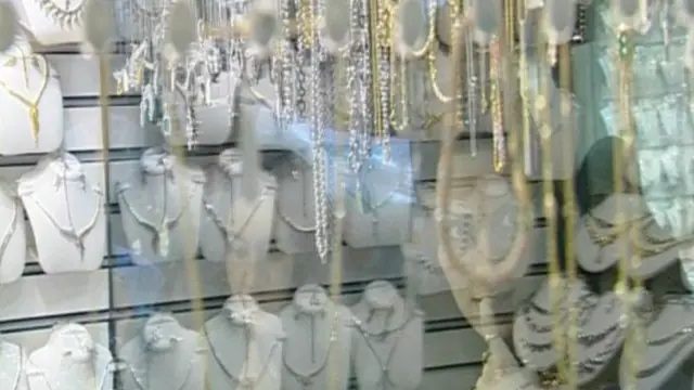 جہیز میں زیورات کے ساتھ دیگر قیمتی اشیا کا مطالبہ بھی کیا جاتا ہے