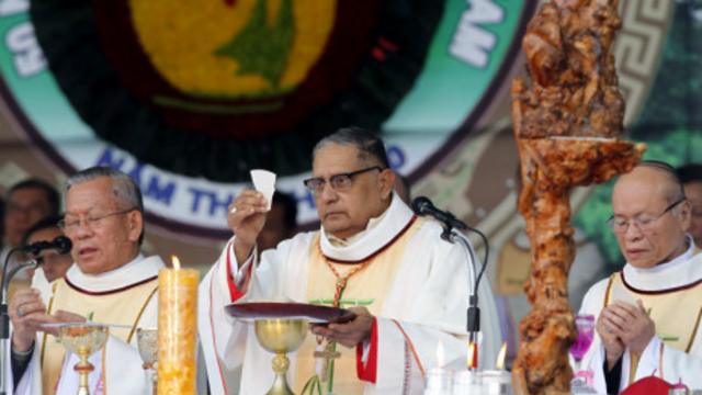 Đức Hồng y Ivan Dias làm lễ tại La Vang đầu năm 2011