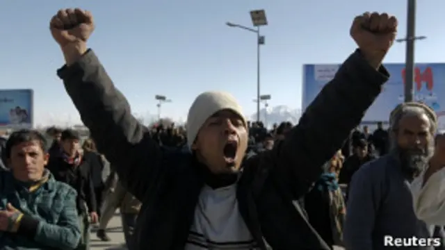 لاریونیان ګواښ کوي، چې له دې وروسته به پر سړکونو خېمې وهي.