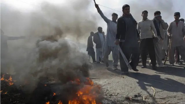 Pengunjuk rasa di Kunduz