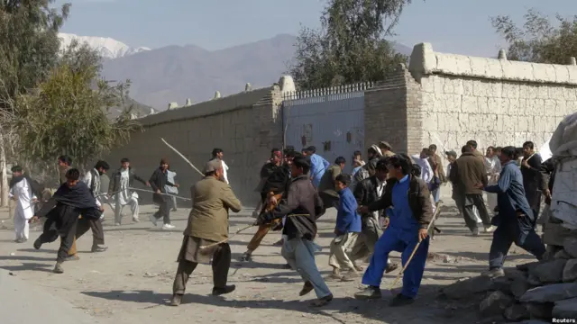 Pengunjuk rasa di Kunduz