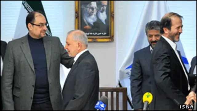 برادران دانشجو در سمت راست تصویر به همراه عبدالله جاسبی رئیس پیشین دانشگاه آزاد و وحید حقانیان از اعضای دفتر آیت الله علی خامنه ای