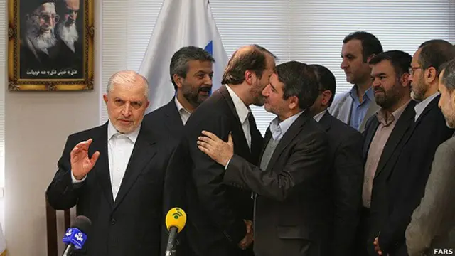 آقای جاسبی در روز واگذاری کرسی ریاست دانشگاه آزاد گفته است که این دانشگاه باید غیر دولتی بماند