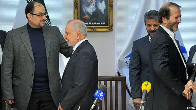 برادران دانشجو در سمت راست تصویر به همراه عبدالله جاسبی رئیس پیشین دانشگاه آزاد و وحید حقانیان از اعضای دفتر آیت الله علی خامنه ای