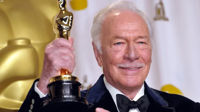 برتانوی ممثل کریسټوفر پلامر د اوسکار ۲۰۱۲ د غوره دویمې دوې ممثل جایزه وګټله. 