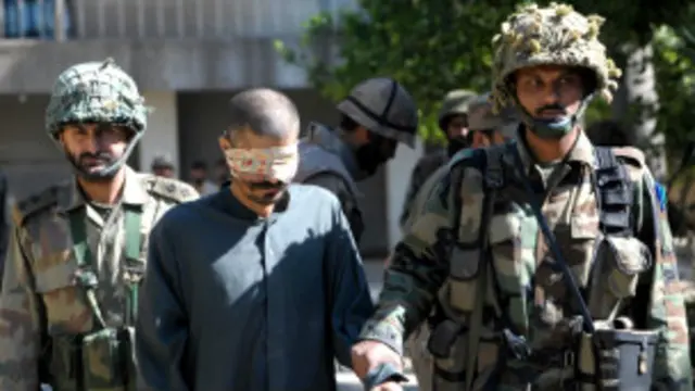 وزیراعلیٰ پرویز خٹک نے کہا کہ ملاکنڈ ڈویژن سے فوج کی مرحلہ وار واپسی کا عمل اگلے مہینے سے شروع ہوجائے گا