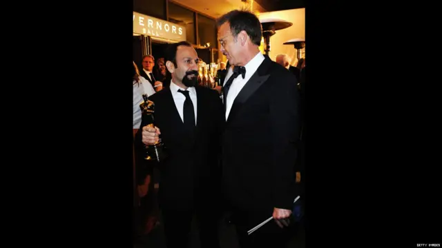 اصغر فرهادی بعد از دیافت جایزه اسکار بهترین فیلم غیر انگلیسی زبان