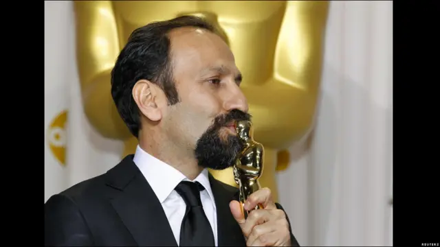 آقای فرهادی به خبرنگاران گفت دولت ایران یک دست نیست و نمی توان عکس العمل ها را نسبت به این موفقیت پیش بینی کرد. 