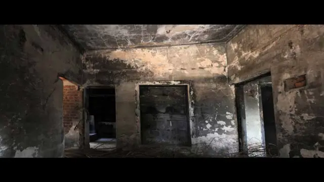 دس سال پہلے یہاں پیش آنے والے واقعےمیں اس جگہ رہائش پذیر بھارتی پارلیمان کے ایک سابق رکن سمیت ستر مسلمان مارے گئے تھے، اس واقعے میں پینتیس لوگوں کو قصوروار ٹھہرایا گیا تھا لیکن دس سال کے بعد بھی گلبرگ سوسائٹی کے لوگ انصاف کے منتظر ہیں۔ 