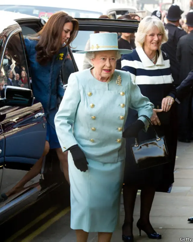 英女王逛百货公司