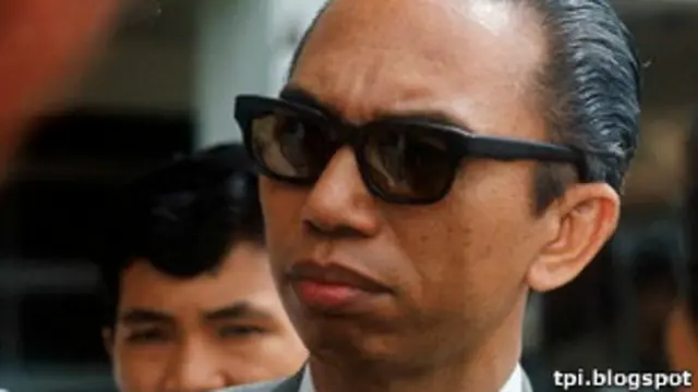 Adam Malik (1966), saat menjadi wakil presiden, disebut Faisal Basri peduli terhadap kaum papa.