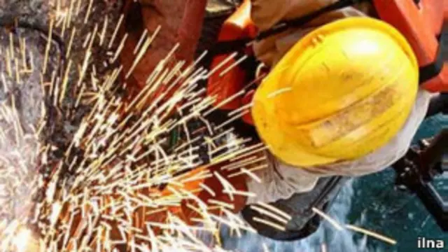 کارگران معترض عنوان کردند که در پی تصمیمات جدید، حدود ۹۰ درصد کارگران شاغل در فازهای ناتمام تعدیل شده‌اند و از آنجا که بیشتر این کارگران بابت مطالبات گذشته نیز از کارفرمایان طلبکارند در حال حاضر چند روزی است که اقدام به اعتراض صنفی کرده‌اند